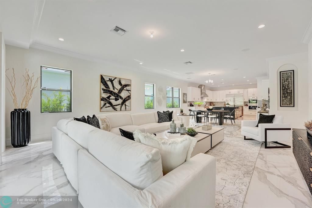 For Sale: $4,265,000 (5 beds, 5 baths, 6644 Square Feet)