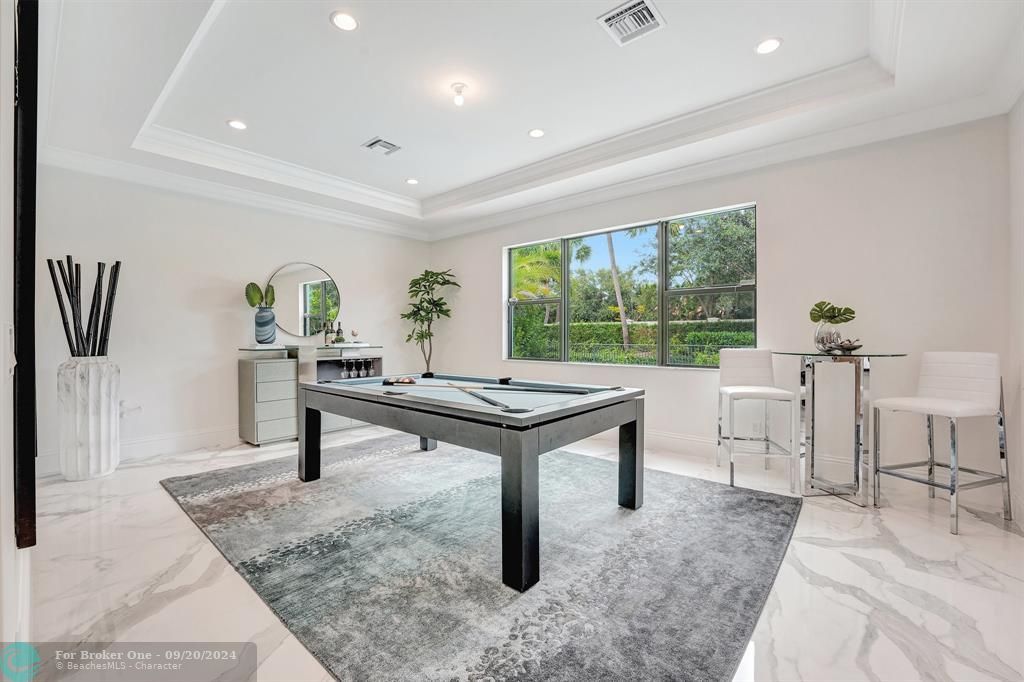 For Sale: $4,265,000 (5 beds, 5 baths, 6644 Square Feet)