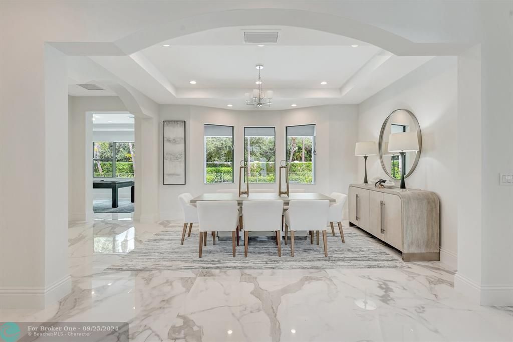 For Sale: $4,265,000 (5 beds, 5 baths, 6644 Square Feet)