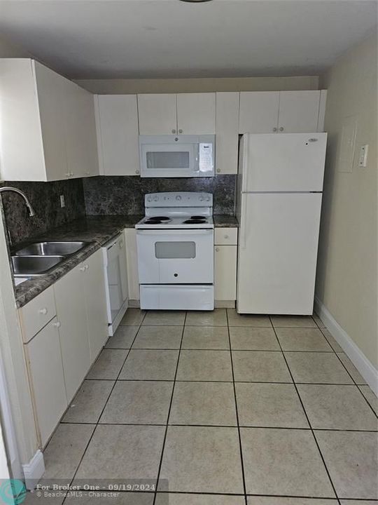 For Rent: $2,300 (2 beds, 2 baths, 1252 Square Feet)