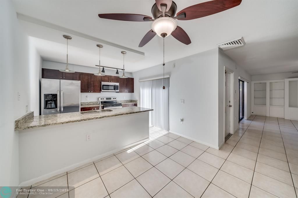 For Sale: $299,000 (2 beds, 2 baths, 1236 Square Feet)