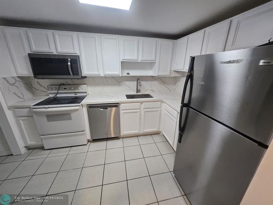 For Rent: $2,500 (2 beds, 2 baths, 1130 Square Feet)