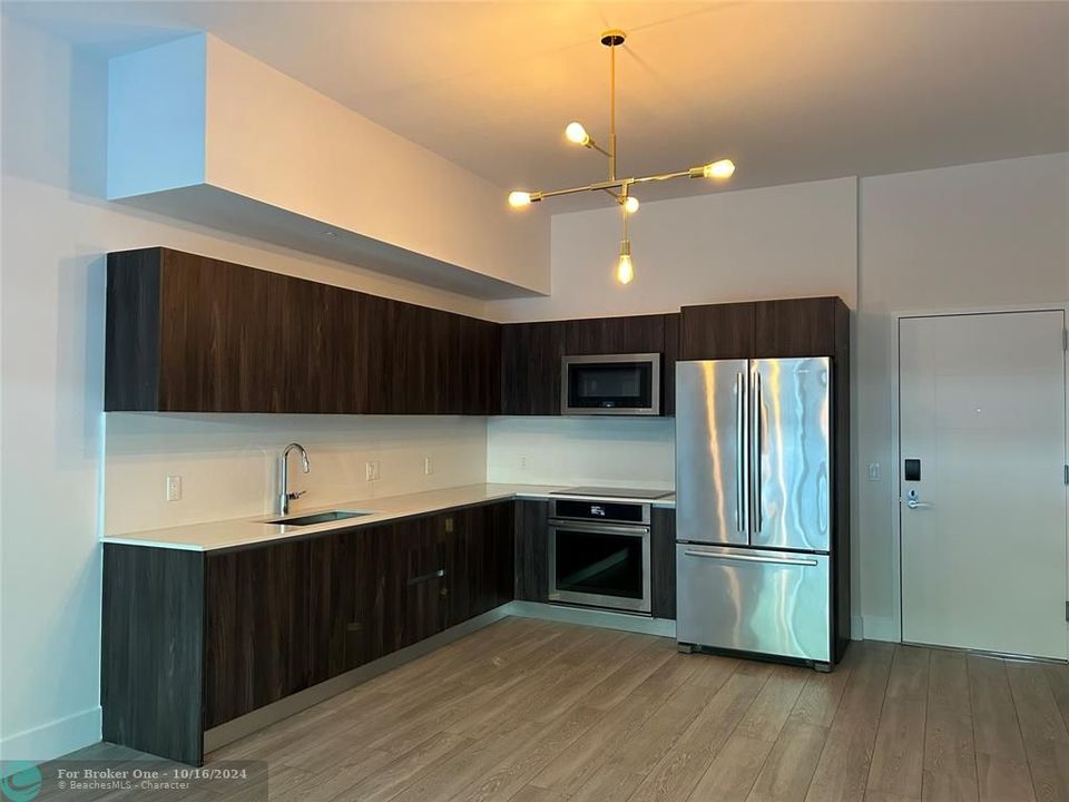 For Rent: $3,800 (1 beds, 2 baths, 850 Square Feet)