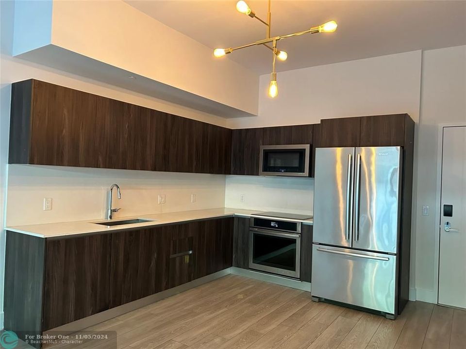 For Rent: $3,800 (1 beds, 2 baths, 850 Square Feet)