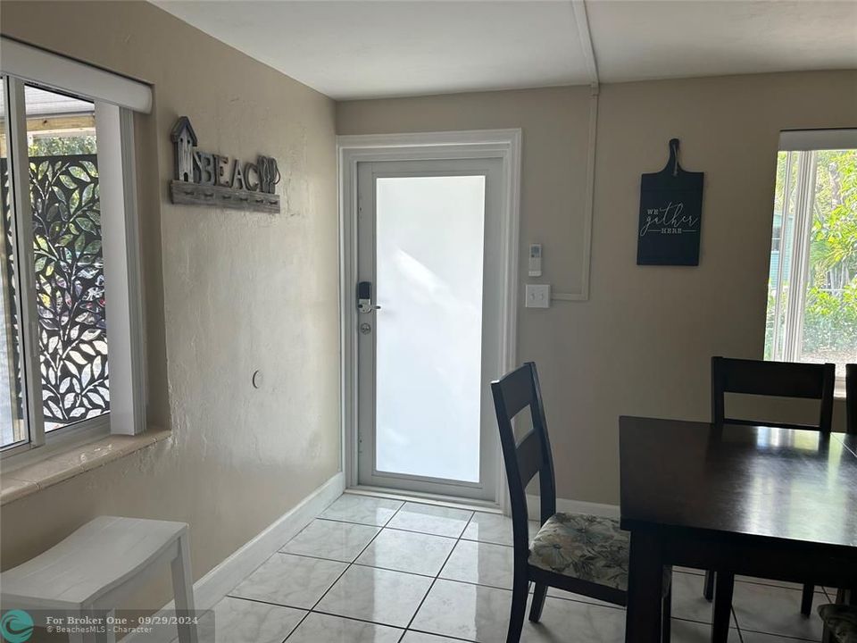 For Rent: $4,600 (3 beds, 2 baths, 1254 Square Feet)