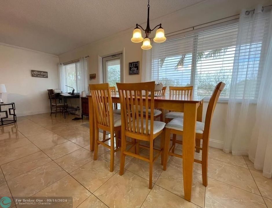 For Sale: $169,000 (2 beds, 1 baths, 848 Square Feet)