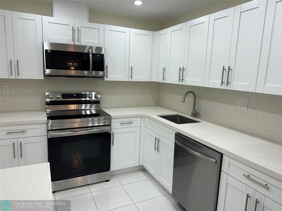 For Sale: $240,000 (2 beds, 2 baths, 1250 Square Feet)