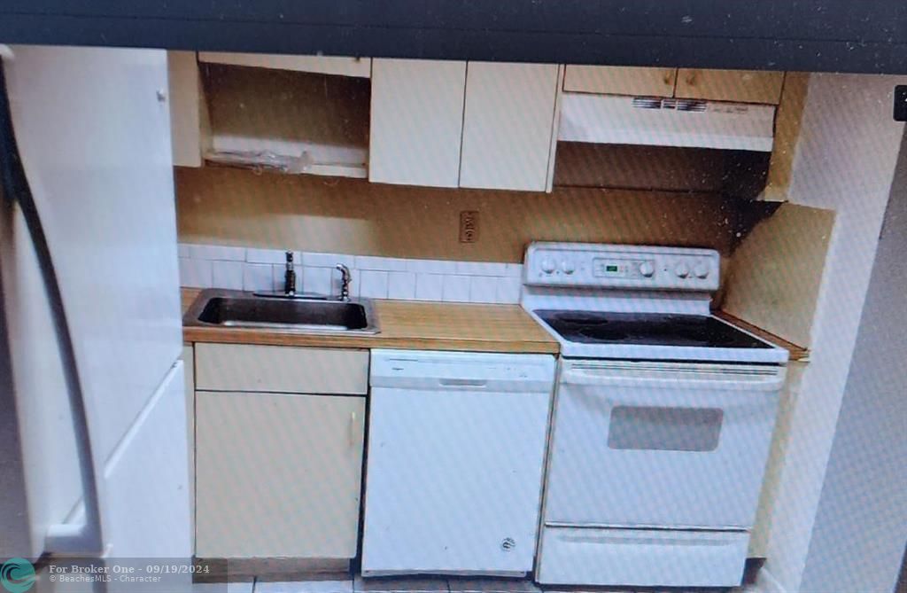 For Rent: $2,000 (2 beds, 2 baths, 840 Square Feet)