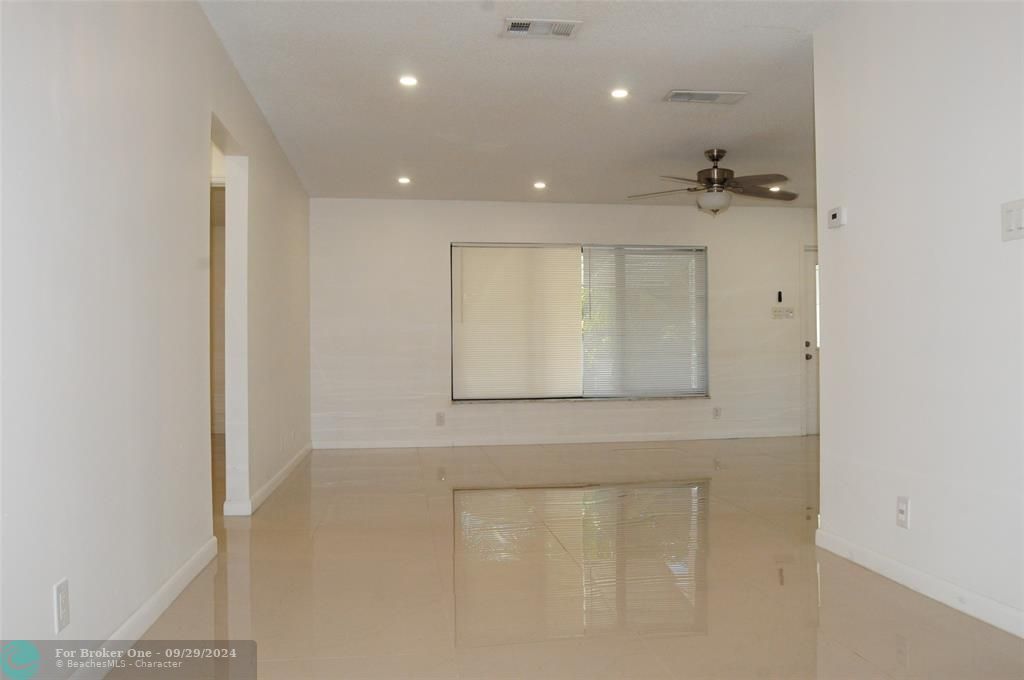 For Rent: $2,500 (2 beds, 2 baths, 1587 Square Feet)