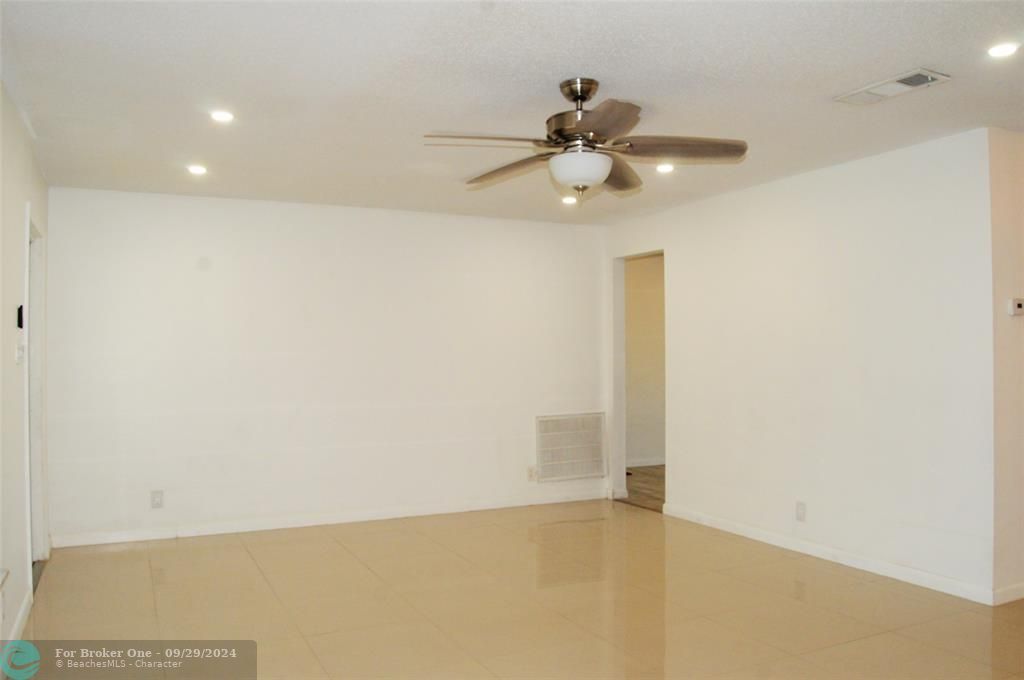 For Rent: $2,500 (2 beds, 2 baths, 1587 Square Feet)