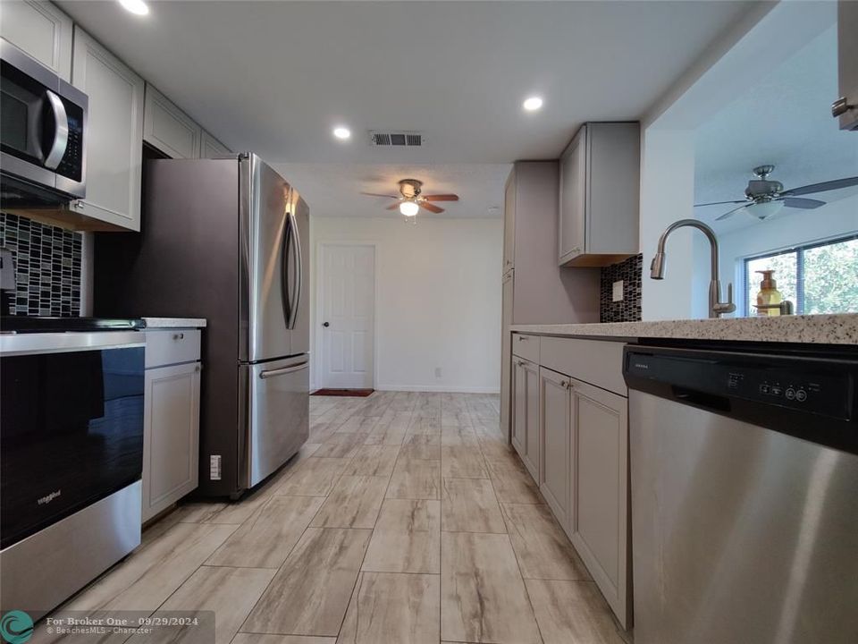 For Rent: $2,500 (2 beds, 2 baths, 1587 Square Feet)