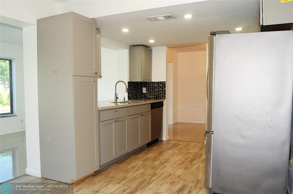 For Rent: $2,500 (2 beds, 2 baths, 1587 Square Feet)