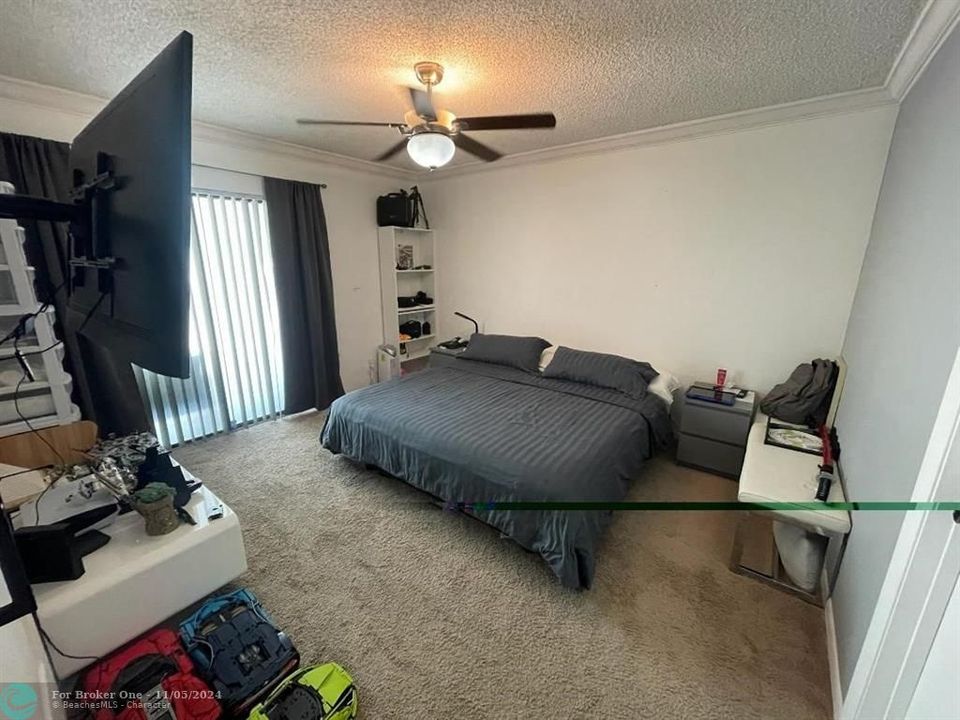 Active With Contract: $1,750 (1 beds, 1 baths, 841 Square Feet)