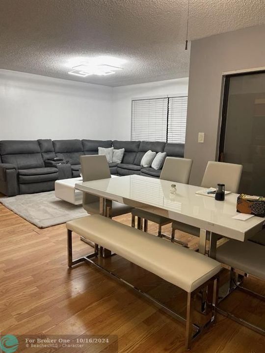 Active With Contract: $1,750 (1 beds, 1 baths, 841 Square Feet)