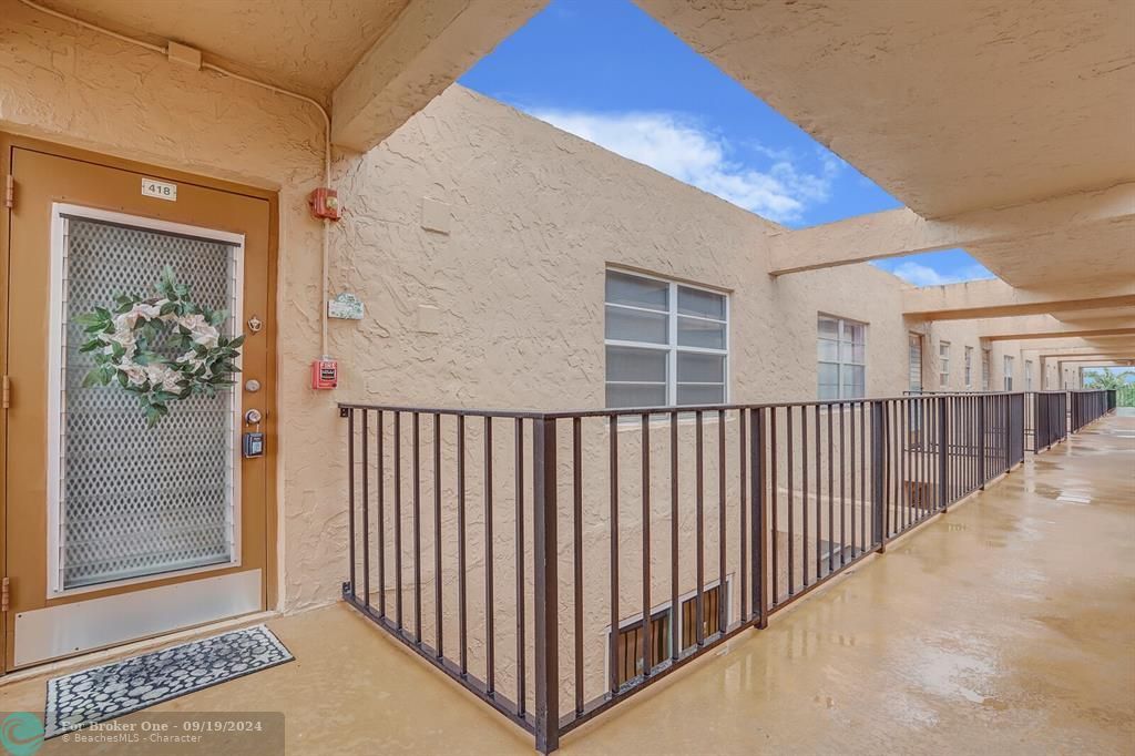 For Sale: $134,900 (2 beds, 2 baths, 924 Square Feet)