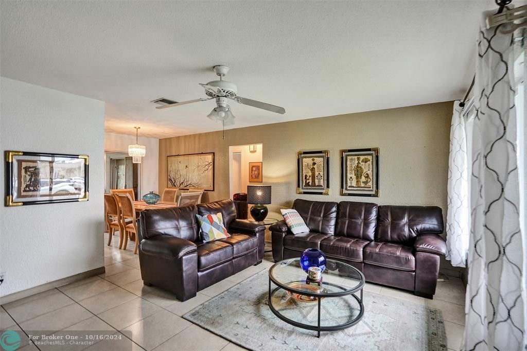 For Sale: $295,000 (2 beds, 1 baths, 1247 Square Feet)