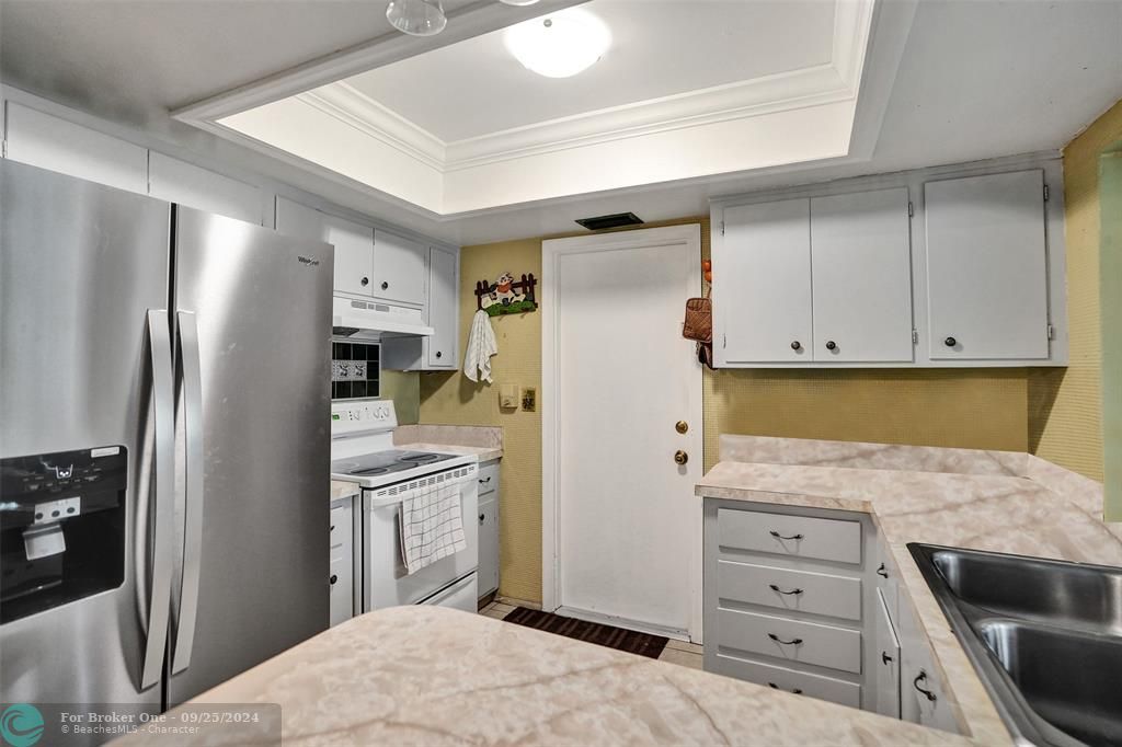 For Sale: $295,000 (2 beds, 1 baths, 1247 Square Feet)