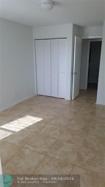 For Rent: $1,900 (2 beds, 1 baths, 1000 Square Feet)