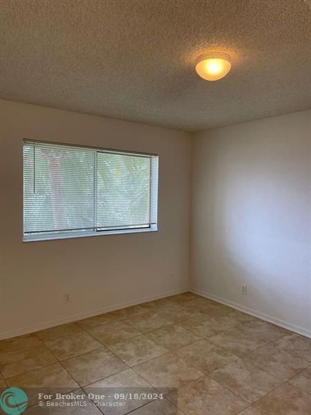 For Rent: $1,900 (2 beds, 1 baths, 1000 Square Feet)