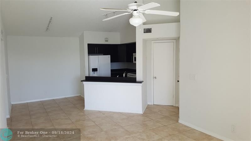 For Rent: $1,900 (2 beds, 1 baths, 1000 Square Feet)