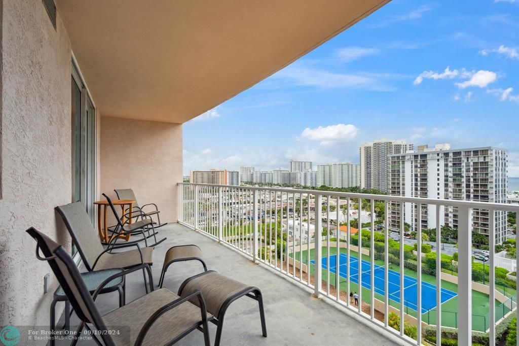 For Sale: $599,000 (2 beds, 2 baths, 1110 Square Feet)