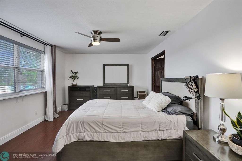 Active With Contract: $499,900 (3 beds, 2 baths, 1628 Square Feet)