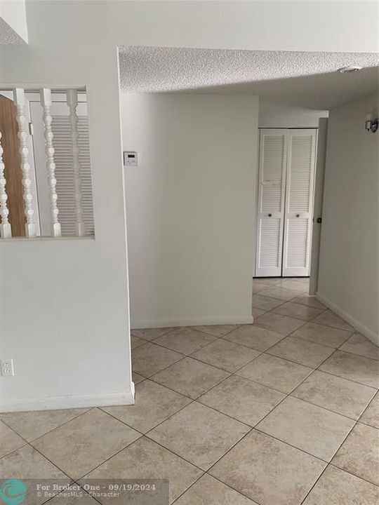 For Sale: $235,000 (2 beds, 2 baths, 912 Square Feet)