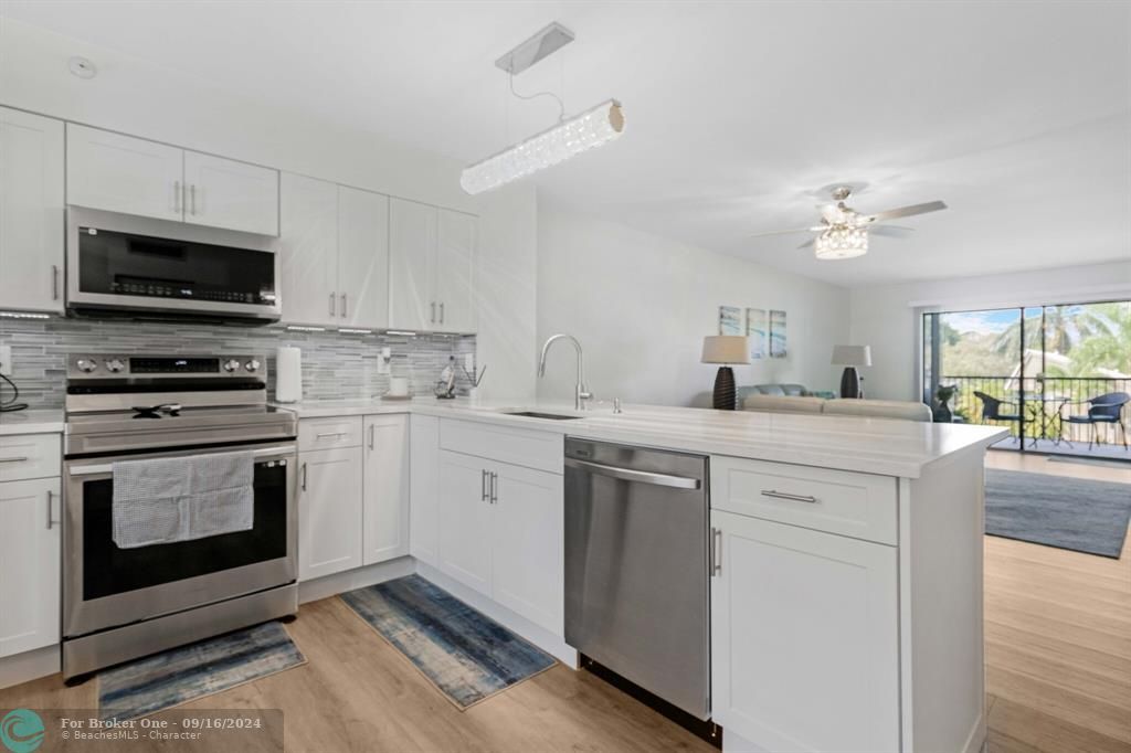 For Sale: $320,000 (2 beds, 2 baths, 1280 Square Feet)