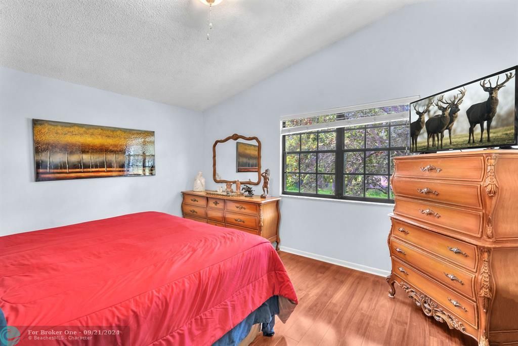 For Sale: $449,500 (3 beds, 2 baths, 1420 Square Feet)