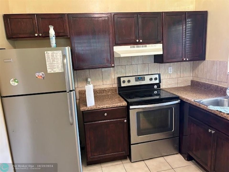 For Sale: $2,400 (2 beds, 2 baths, 993 Square Feet)