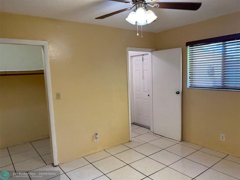 For Sale: $2,400 (2 beds, 2 baths, 993 Square Feet)