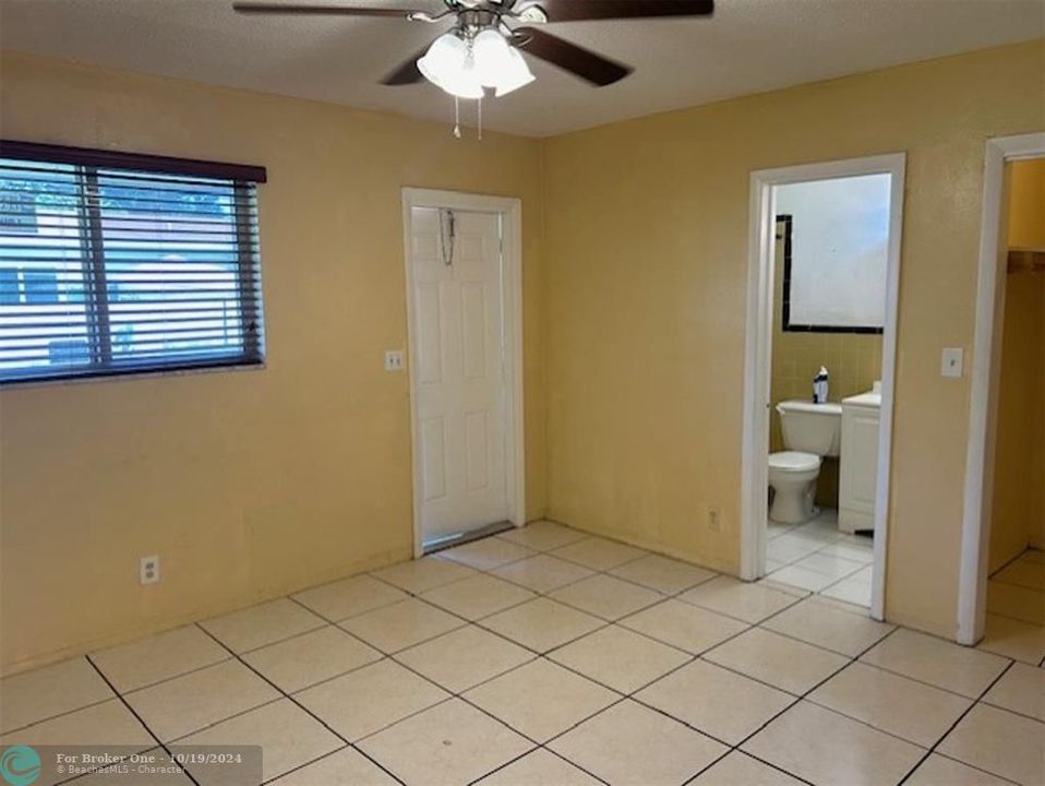 For Sale: $2,400 (2 beds, 2 baths, 993 Square Feet)