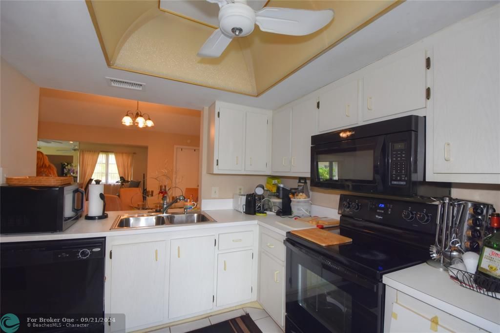 For Sale: $364,000 (2 beds, 2 baths, 1470 Square Feet)