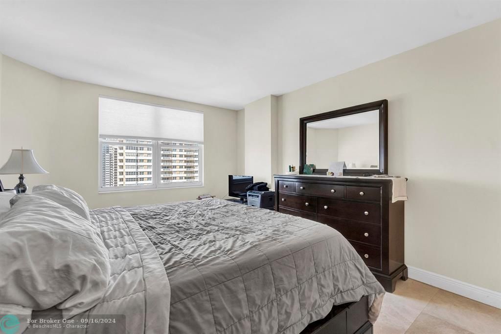 For Sale: $675,000 (2 beds, 2 baths, 1240 Square Feet)