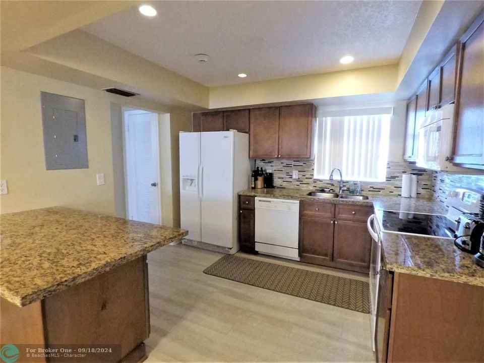 For Rent: $3,350 (3 beds, 2 baths, 1860 Square Feet)