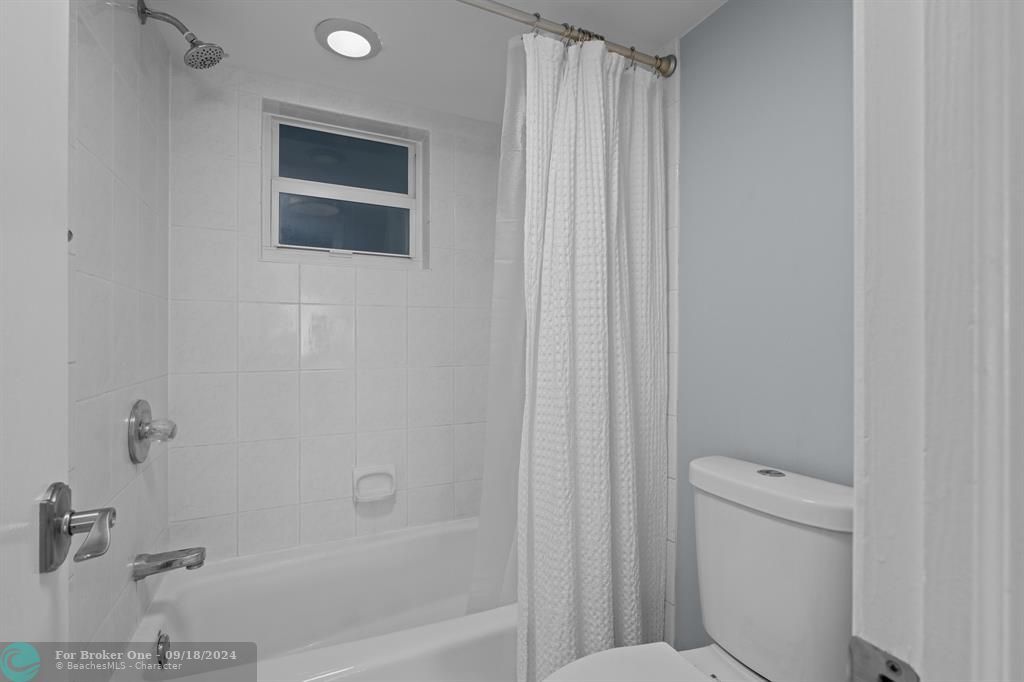 For Rent: $2,150 (1 beds, 1 baths, 815 Square Feet)