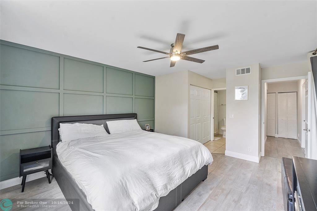 For Sale: $374,900 (2 beds, 2 baths, 1302 Square Feet)