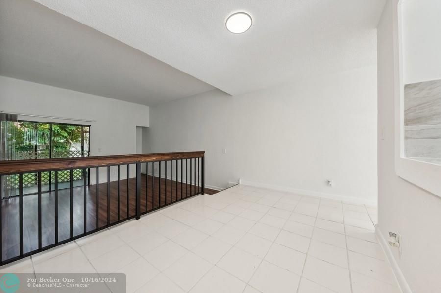 For Sale: $255,000 (2 beds, 2 baths, 950 Square Feet)