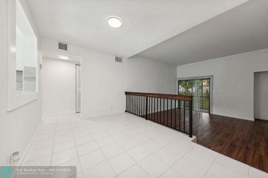 For Sale: $255,000 (2 beds, 2 baths, 950 Square Feet)