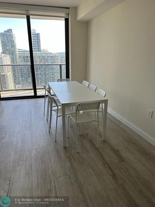 For Rent: $4,400 (1 beds, 2 baths, 826 Square Feet)