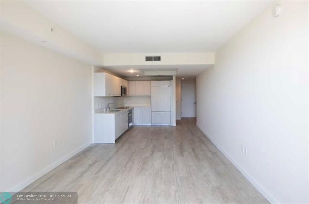 For Rent: $4,400 (1 beds, 2 baths, 826 Square Feet)