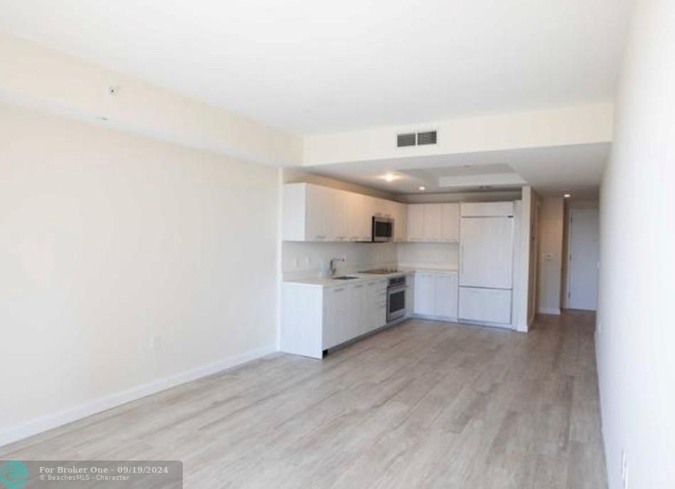 For Rent: $4,400 (1 beds, 2 baths, 826 Square Feet)