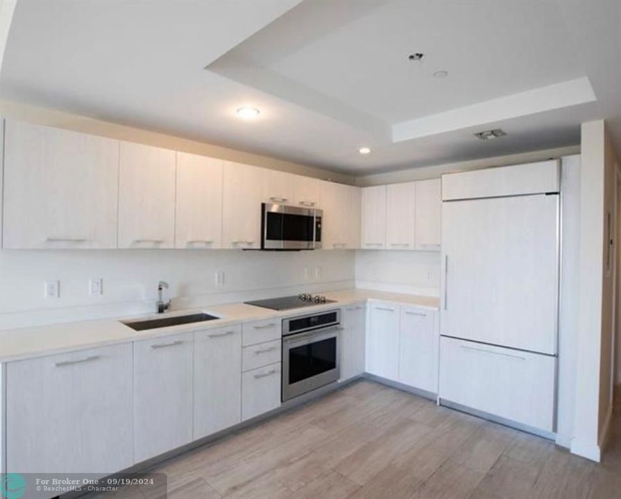 For Rent: $4,400 (1 beds, 2 baths, 826 Square Feet)