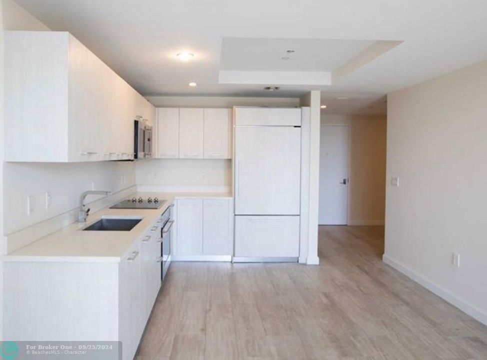 For Rent: $4,400 (1 beds, 2 baths, 826 Square Feet)