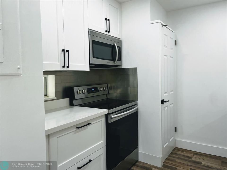 For Rent: $2,400 (2 beds, 2 baths, 945 Square Feet)