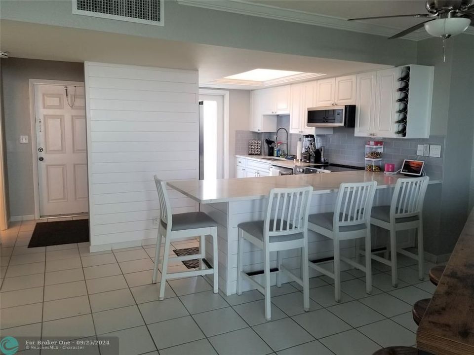 For Rent: $3,500 (2 beds, 2 baths, 1040 Square Feet)