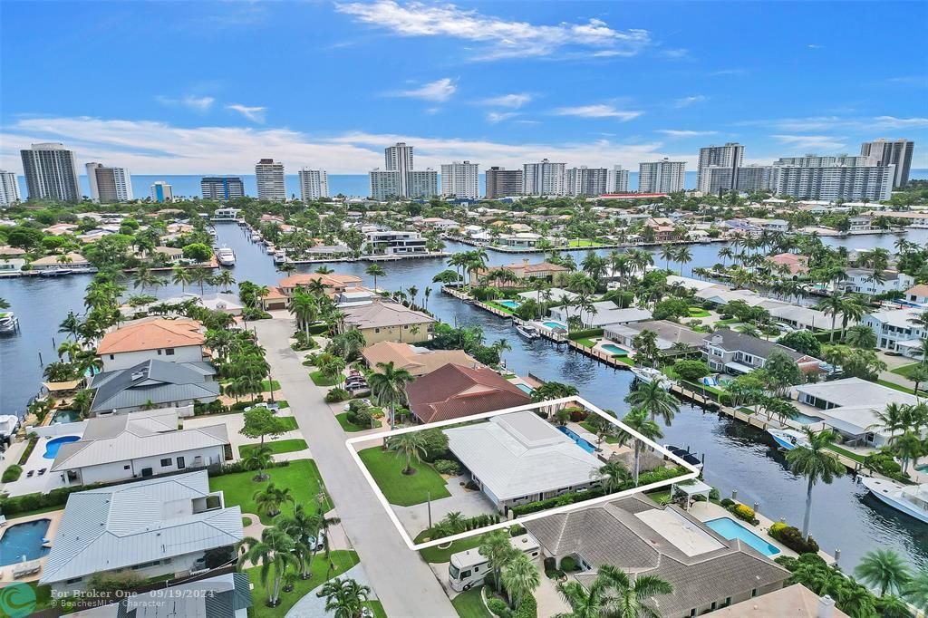 For Sale: $2,775,000 (3 beds, 3 baths, 2900 Square Feet)