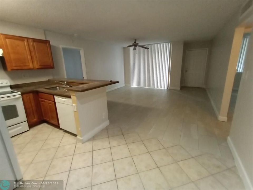 For Rent: $2,100 (2 beds, 2 baths, 1246 Square Feet)