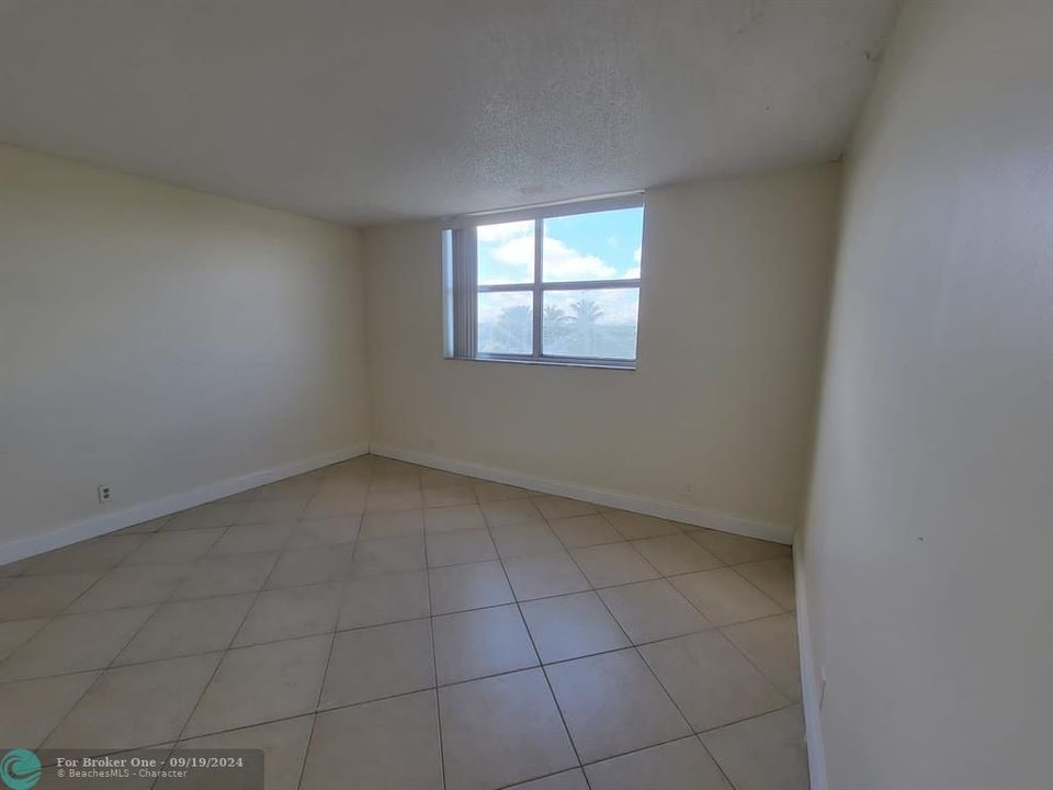 For Sale: $182,000 (2 beds, 2 baths, 960 Square Feet)