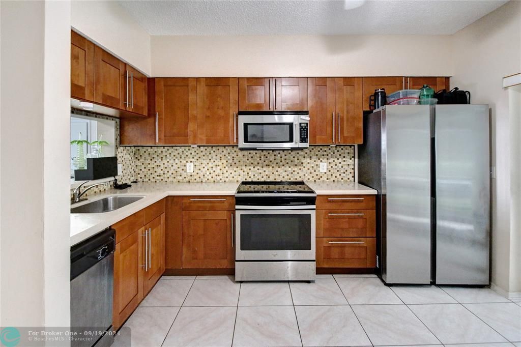 For Sale: $339,900 (2 beds, 2 baths, 1110 Square Feet)